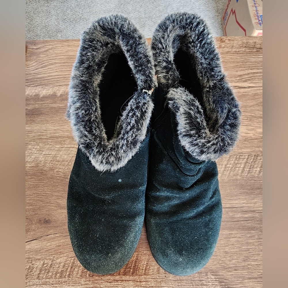 Girls winter boots size 6
